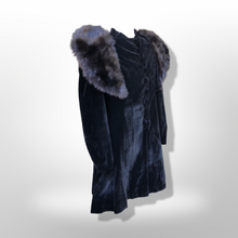 Load image into Gallery viewer, 30’s Vintage Velvet and Fur Film Noir Coat in Rare Larger Size Princess Old Hollywood Glamour