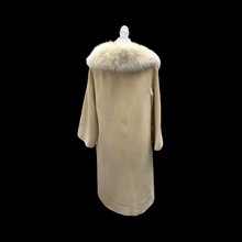Load image into Gallery viewer, Vintage 60’s Lilli Ann Cream Coat with Fox Fur Collar