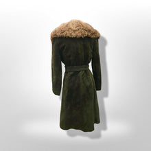 Load image into Gallery viewer, 70’s Forest Green Suede Trench with Fur Trim Collar