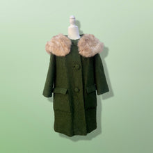 Load image into Gallery viewer, 60’s Green Vintage Coat Wear Two Ways Removable Fox Fur Swing Coat Boucle Wool