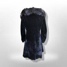 Load image into Gallery viewer, 30’s Vintage Velvet and Fur Film Noir Coat in Rare Larger Size Princess Old Hollywood Glamour