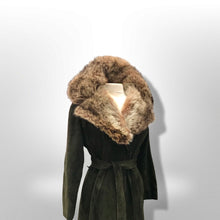 Load image into Gallery viewer, 70’s Forest Green Suede Trench with Fur Trim Collar