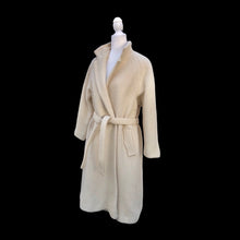 Load image into Gallery viewer, Vintage 60’s LIlli Ann Minimalist Stealth Cream Wool Mohair Coat Flexible Size