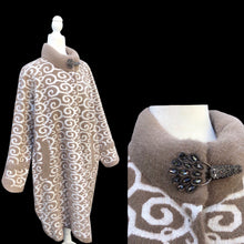 Load image into Gallery viewer, Brand New 100% Pure Alpaca Luxury Beige and Cream Luxury Coat Sweater