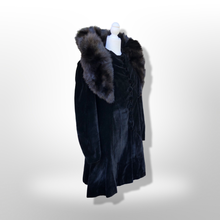 Load image into Gallery viewer, 30’s Vintage Velvet and Fur Film Noir Coat in Rare Larger Size Princess Old Hollywood Glamour