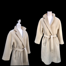 Load image into Gallery viewer, Vintage 60’s LIlli Ann Minimalist Stealth Cream Wool Mohair Coat Flexible Size