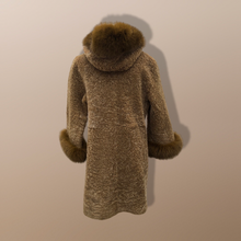 Load image into Gallery viewer, New Tan Shearling Lamb and Leather Fox Fur Hooded Coat Reversible Minimalistic