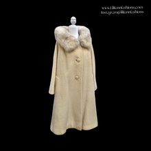 Load image into Gallery viewer, 60’s Vintage LIlli Ann Cream Coat Mohair and Fox Fur Collar Swing Style for Fall Winter Christmas and Gift for Her