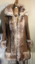 Load image into Gallery viewer, 70&#39;s Shearling Suede Sheepskin Tan Penny Lane Coat Princess Almost Famous S/M Boho Hippy Chic