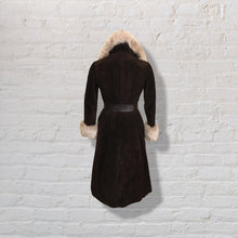 Load image into Gallery viewer, 70’s Vintage Mahogany Suede Fox Fur Tuxedo Coat