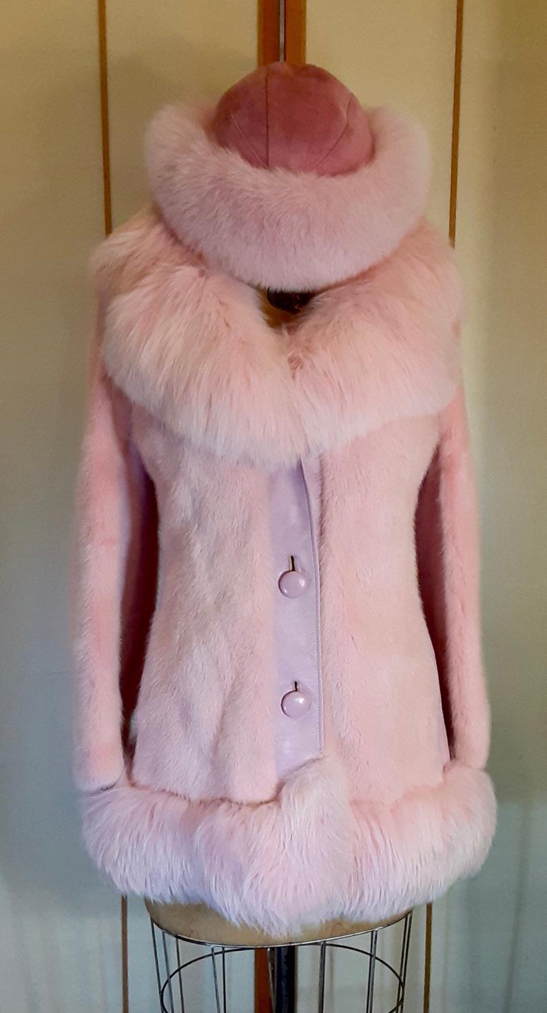 Pink hat & collar  Pink fur, Fox fur coat, Pink hat