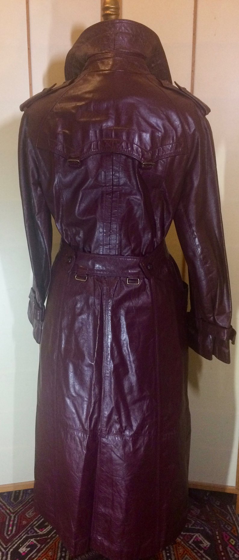 Vintage Windsor Imported Women's Leather Trench Coat 70s Red Buckle Po –  Black Shag Vintage