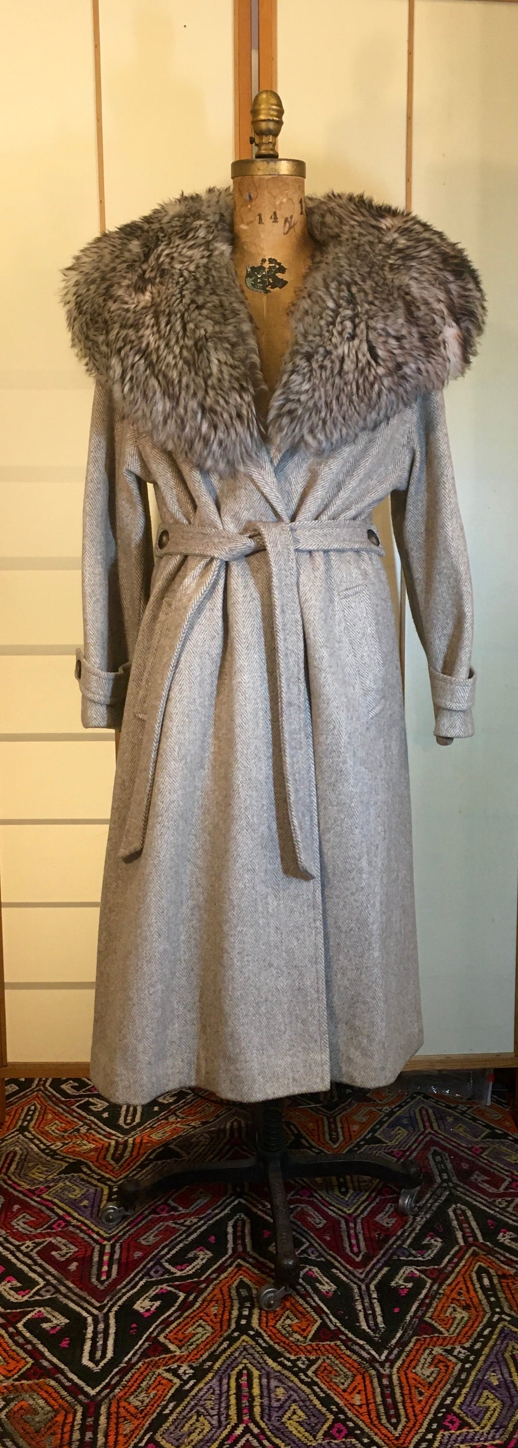 Vintage 70s Women's Coat Herringbone Wool Pattern MASSIVE Shearling Collar Fit Flare