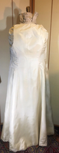 Load image into Gallery viewer, Vintage Ingrid Bergman Film Noir 1940's Heavy Silk Brocade Satin Fit Flare Opera Wedding Dress Dressing Kimono Asian Victorian Inspired