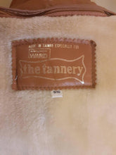 Load image into Gallery viewer, 70s Caramel Tan Leather Coat Vintage Women's Fit Flare Multi Pockets Career Boho Removable Sherpa Liner Montgomery Ward "short trench/spy"