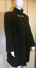 Load image into Gallery viewer, 40s Curly Wool Coat With Jeweled Clasp M/L Film Noir